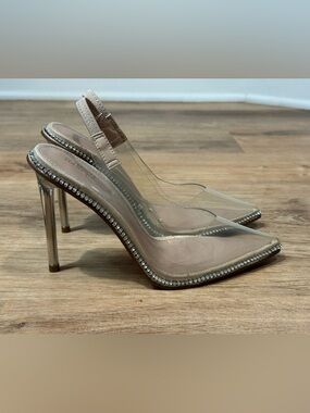 NEW Steve Madden Winnie Harlow x Salvamar Pumps Size 6